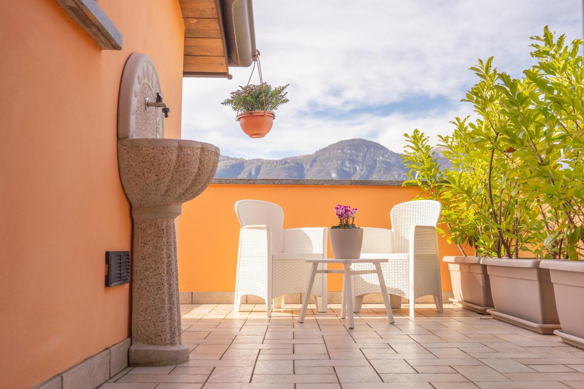 Larius Apartment - Como Lake View Mandello del Lario Exterior foto