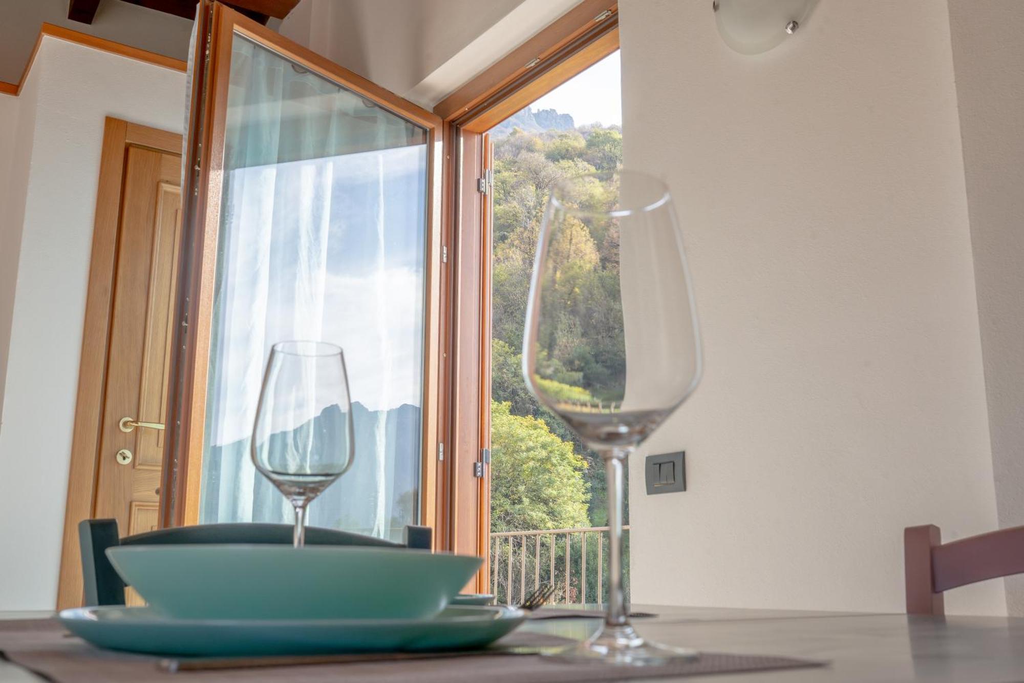 Larius Apartment - Como Lake View Mandello del Lario Exterior foto